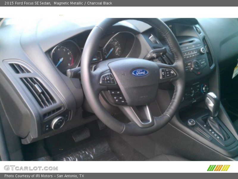 Magnetic Metallic / Charcoal Black 2015 Ford Focus SE Sedan