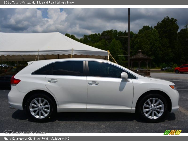 Blizzard Pearl White / Ivory 2011 Toyota Venza I4
