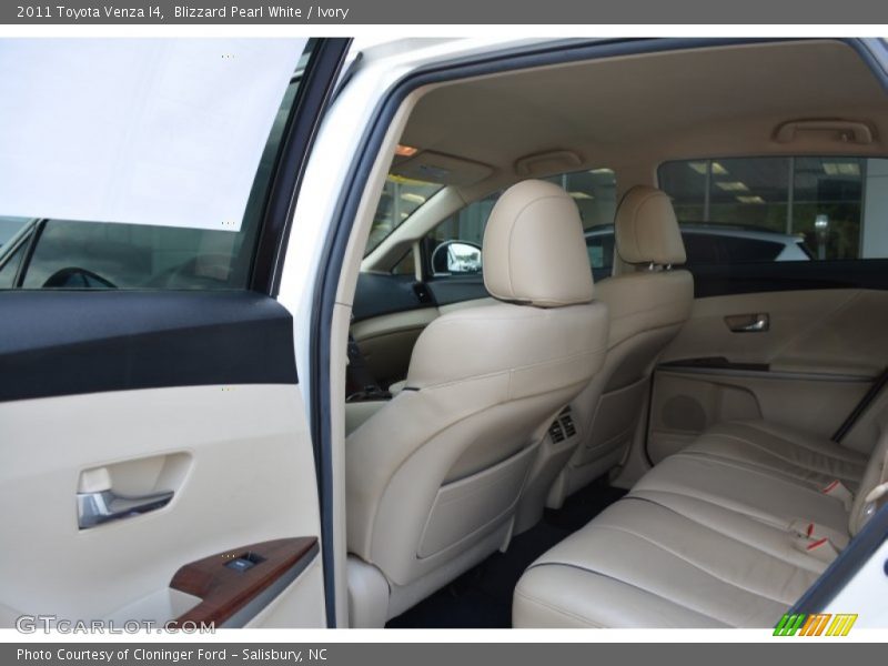 Blizzard Pearl White / Ivory 2011 Toyota Venza I4
