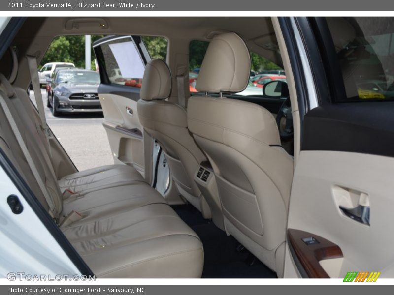 Blizzard Pearl White / Ivory 2011 Toyota Venza I4