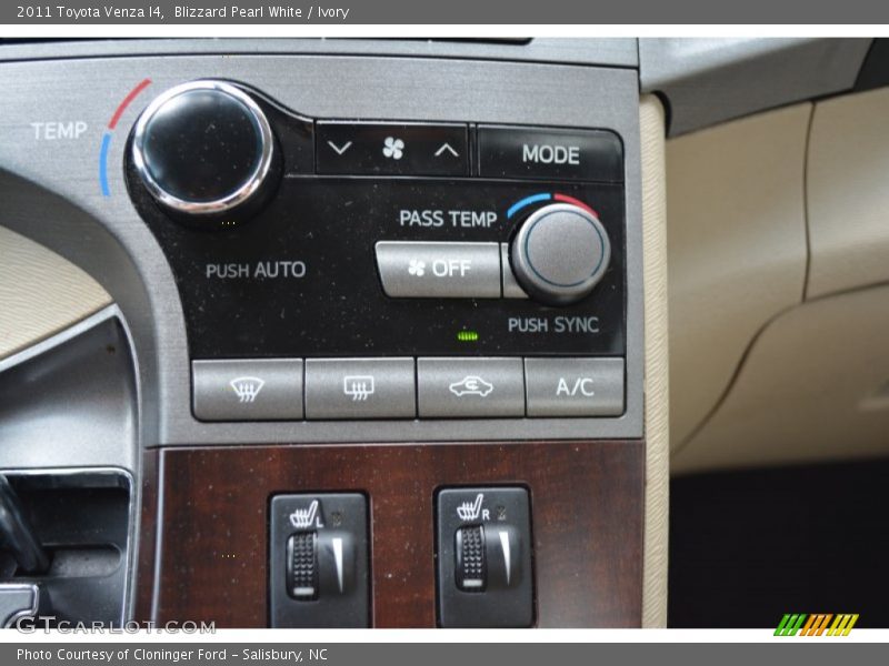 Blizzard Pearl White / Ivory 2011 Toyota Venza I4