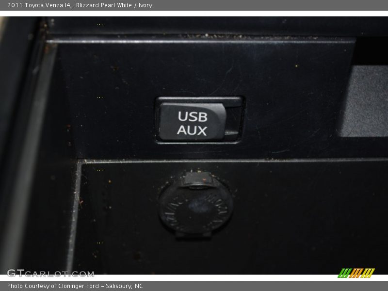 Blizzard Pearl White / Ivory 2011 Toyota Venza I4