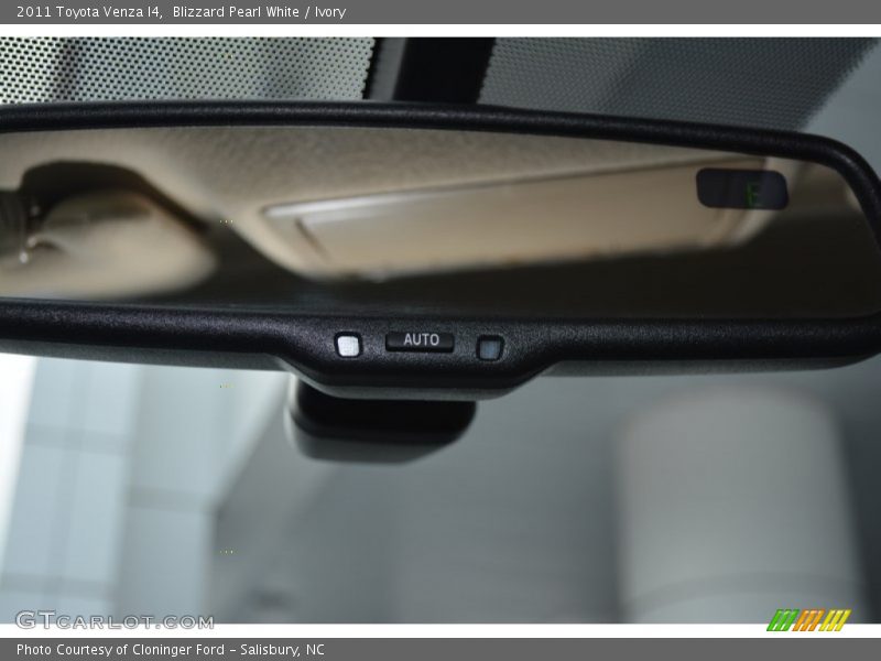 Blizzard Pearl White / Ivory 2011 Toyota Venza I4