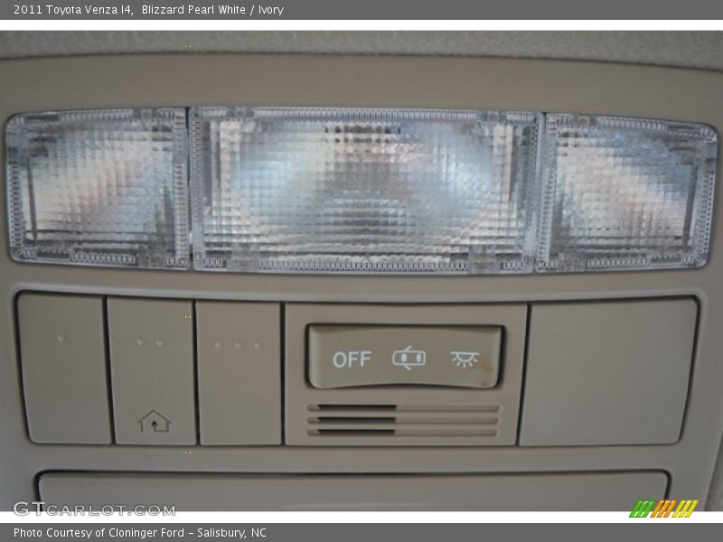Blizzard Pearl White / Ivory 2011 Toyota Venza I4