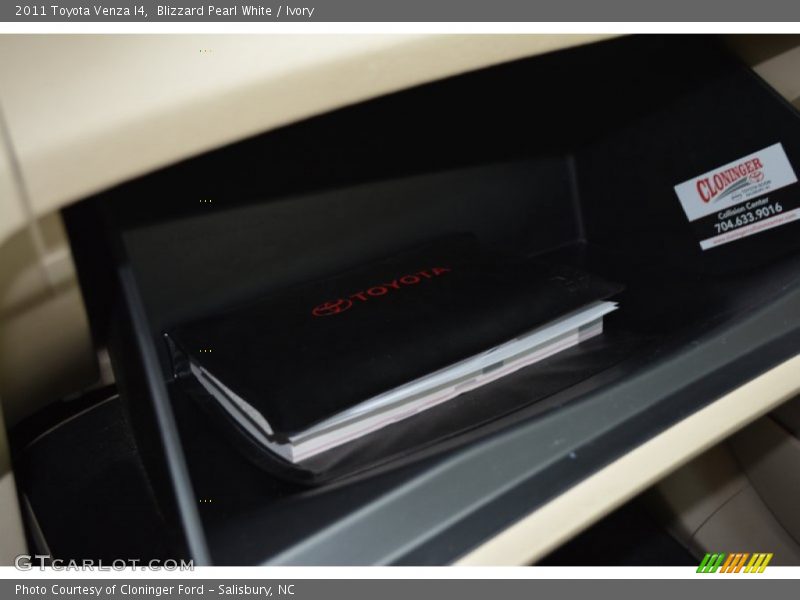 Blizzard Pearl White / Ivory 2011 Toyota Venza I4