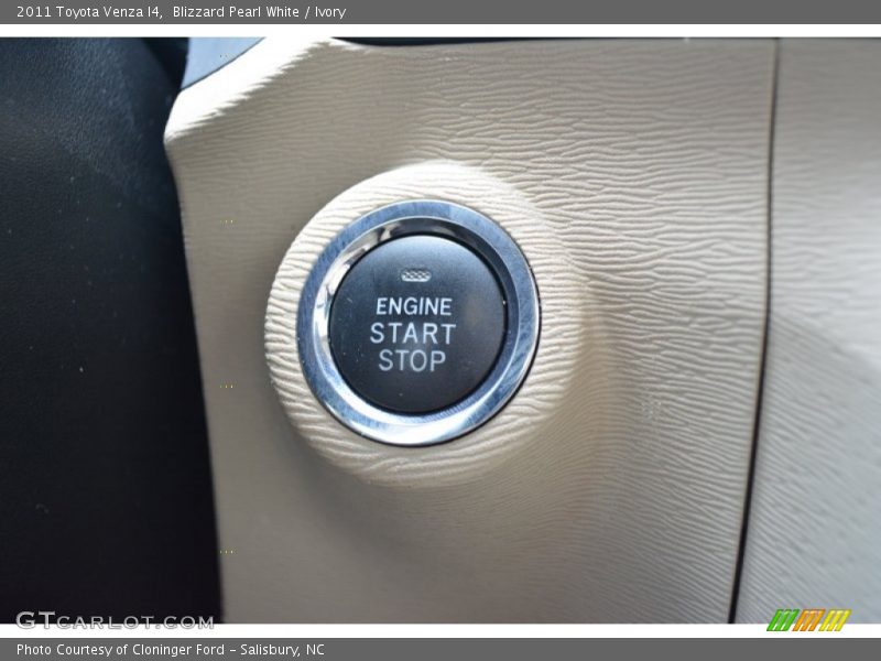 Blizzard Pearl White / Ivory 2011 Toyota Venza I4