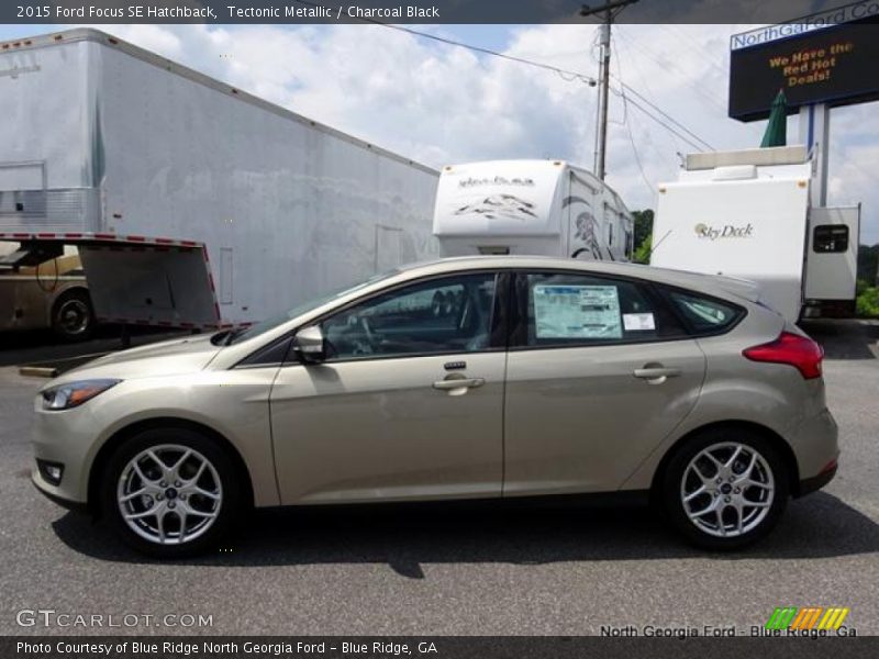 Tectonic Metallic / Charcoal Black 2015 Ford Focus SE Hatchback