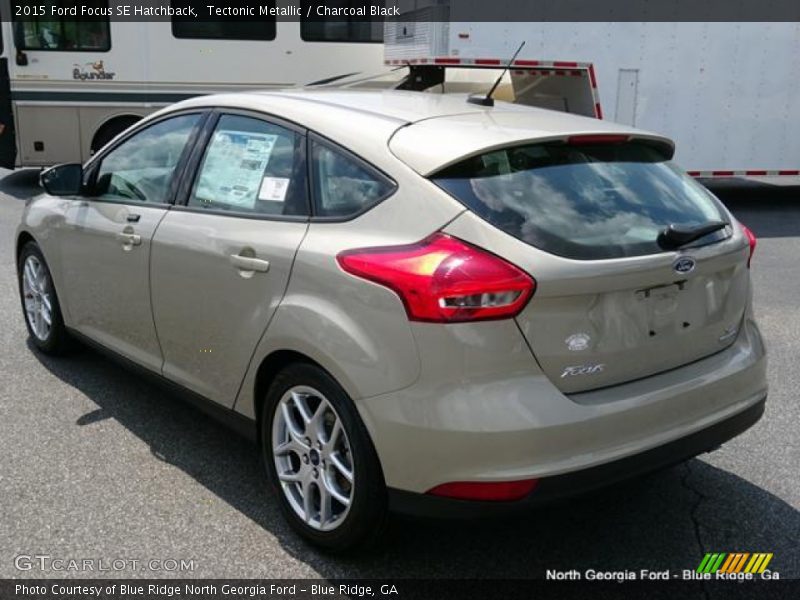 Tectonic Metallic / Charcoal Black 2015 Ford Focus SE Hatchback