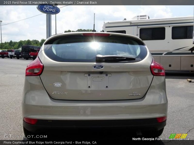 Tectonic Metallic / Charcoal Black 2015 Ford Focus SE Hatchback