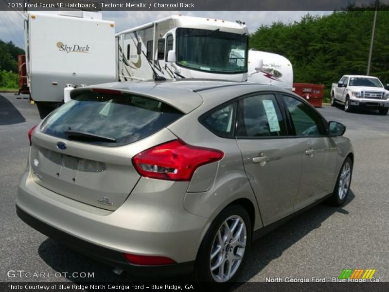 Tectonic Metallic / Charcoal Black 2015 Ford Focus SE Hatchback