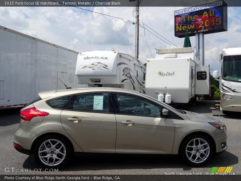 Tectonic Metallic / Charcoal Black 2015 Ford Focus SE Hatchback