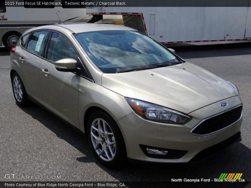 Tectonic Metallic / Charcoal Black 2015 Ford Focus SE Hatchback