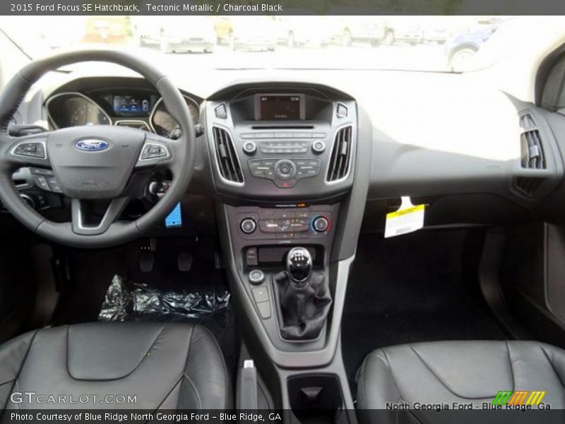 Tectonic Metallic / Charcoal Black 2015 Ford Focus SE Hatchback