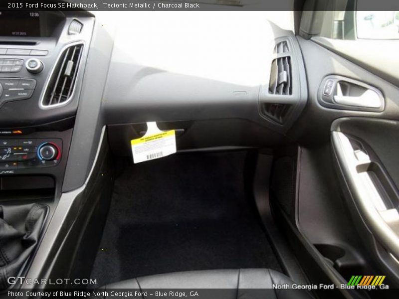 Tectonic Metallic / Charcoal Black 2015 Ford Focus SE Hatchback