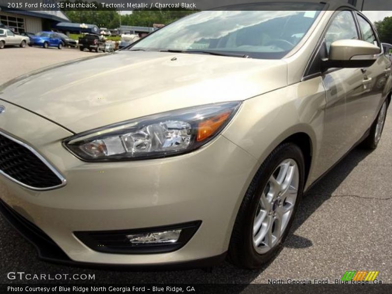 Tectonic Metallic / Charcoal Black 2015 Ford Focus SE Hatchback