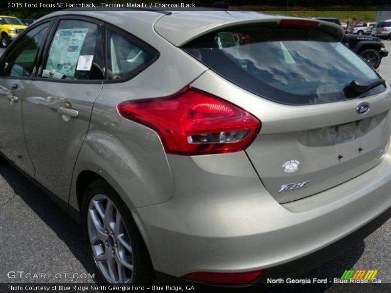 Tectonic Metallic / Charcoal Black 2015 Ford Focus SE Hatchback