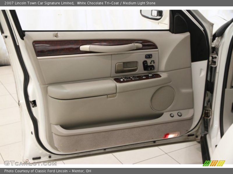 White Chocolate Tri-Coat / Medium Light Stone 2007 Lincoln Town Car Signature Limited