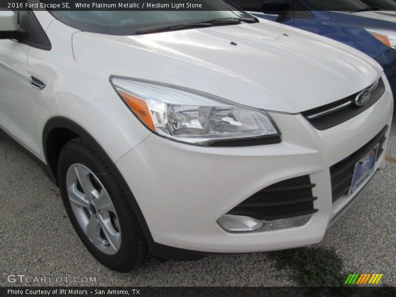 White Platinum Metallic / Medium Light Stone 2016 Ford Escape SE