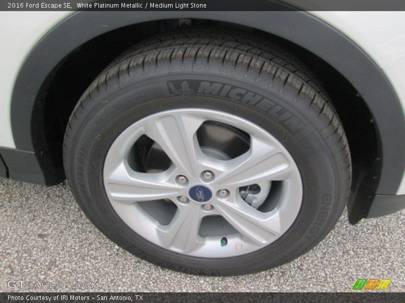 White Platinum Metallic / Medium Light Stone 2016 Ford Escape SE