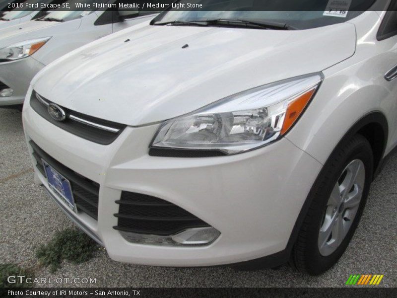White Platinum Metallic / Medium Light Stone 2016 Ford Escape SE