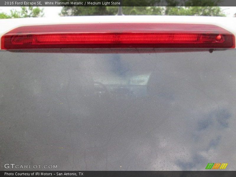 White Platinum Metallic / Medium Light Stone 2016 Ford Escape SE