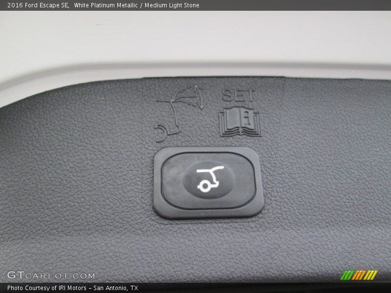 White Platinum Metallic / Medium Light Stone 2016 Ford Escape SE