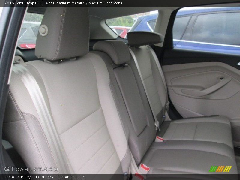 White Platinum Metallic / Medium Light Stone 2016 Ford Escape SE
