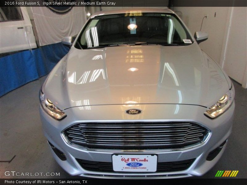Ingot Silver Metallic / Medium Earth Gray 2016 Ford Fusion S