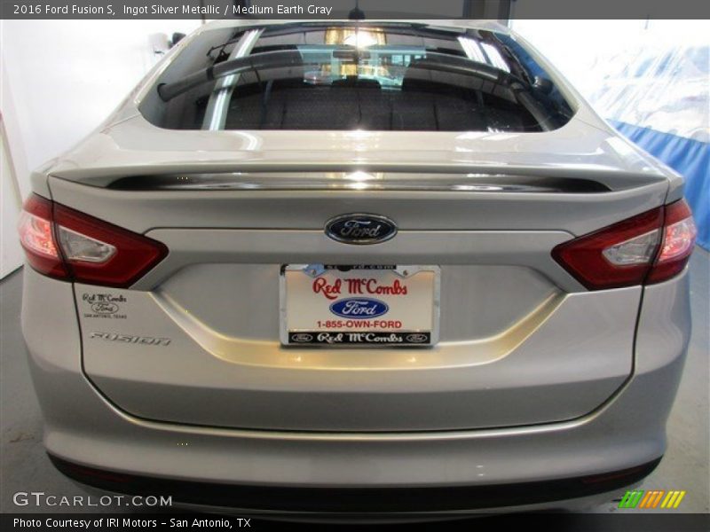 Ingot Silver Metallic / Medium Earth Gray 2016 Ford Fusion S