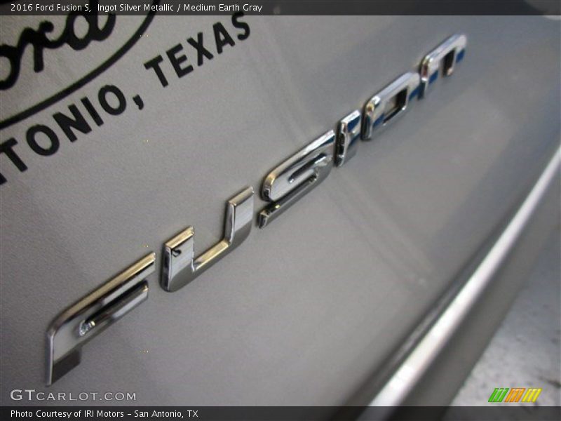 Ingot Silver Metallic / Medium Earth Gray 2016 Ford Fusion S