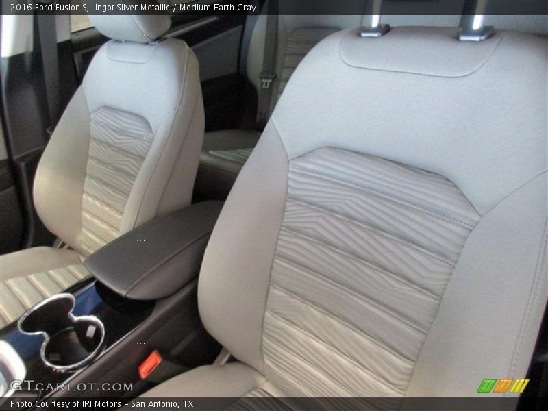 Ingot Silver Metallic / Medium Earth Gray 2016 Ford Fusion S