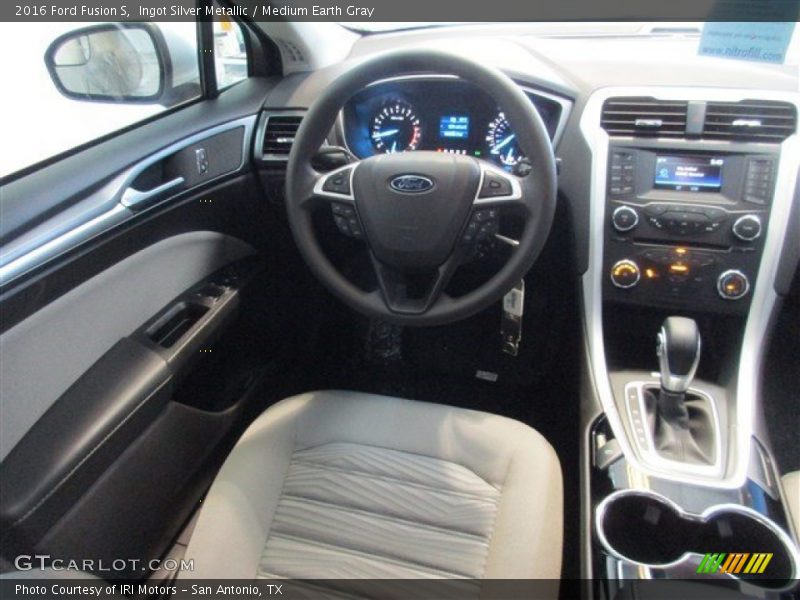 Ingot Silver Metallic / Medium Earth Gray 2016 Ford Fusion S