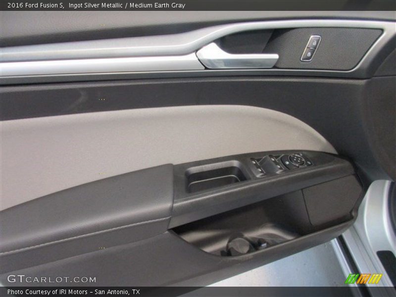 Ingot Silver Metallic / Medium Earth Gray 2016 Ford Fusion S