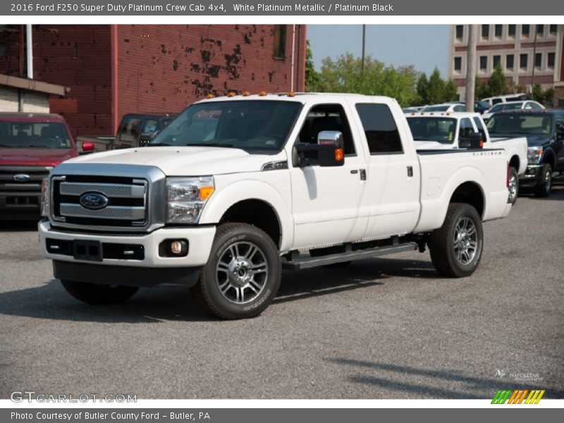 Front 3/4 View of 2016 F250 Super Duty Platinum Crew Cab 4x4