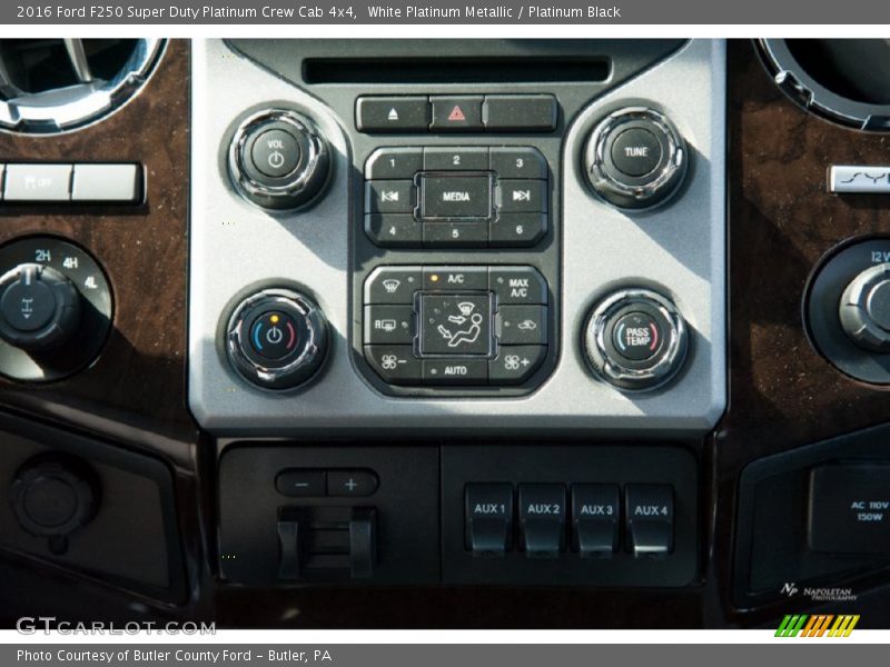 Controls of 2016 F250 Super Duty Platinum Crew Cab 4x4