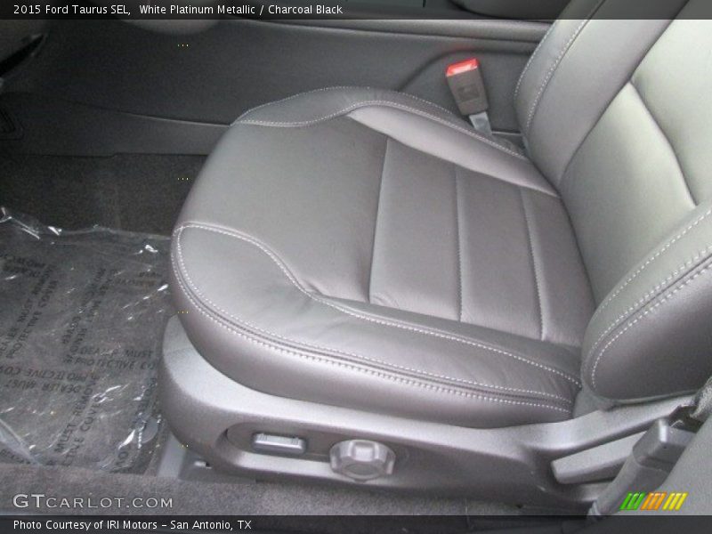 White Platinum Metallic / Charcoal Black 2015 Ford Taurus SEL