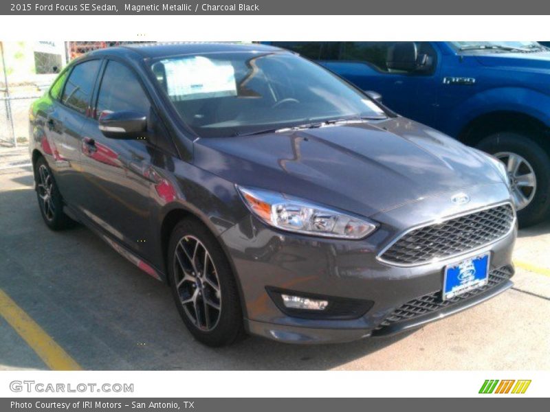 Magnetic Metallic / Charcoal Black 2015 Ford Focus SE Sedan