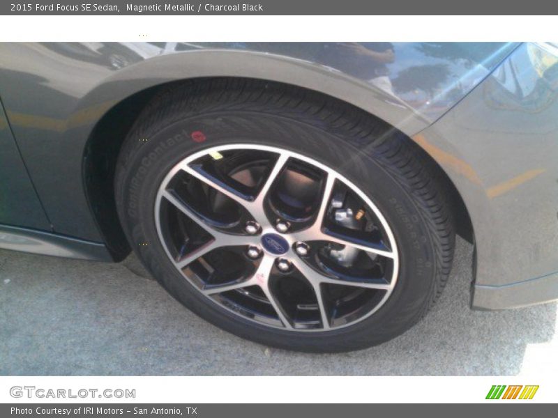 Magnetic Metallic / Charcoal Black 2015 Ford Focus SE Sedan