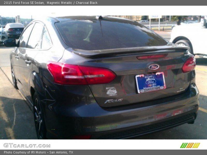 Magnetic Metallic / Charcoal Black 2015 Ford Focus SE Sedan