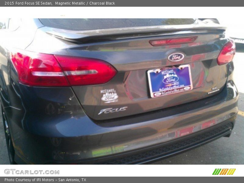 Magnetic Metallic / Charcoal Black 2015 Ford Focus SE Sedan