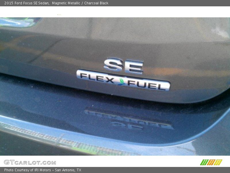 Magnetic Metallic / Charcoal Black 2015 Ford Focus SE Sedan