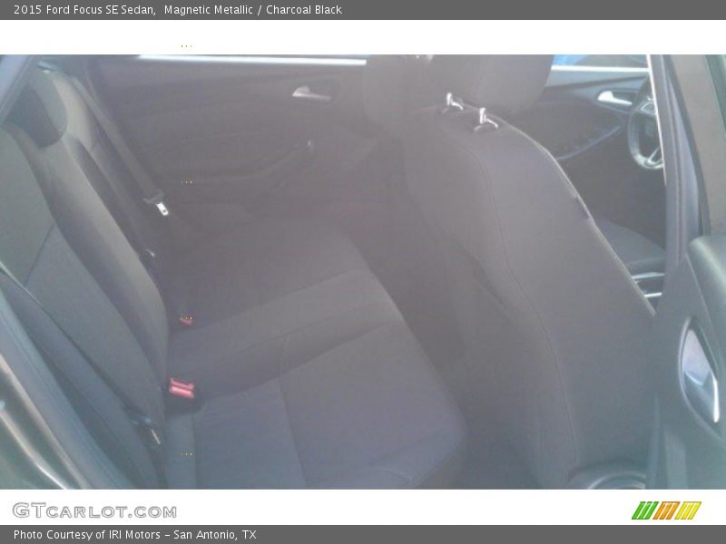 Magnetic Metallic / Charcoal Black 2015 Ford Focus SE Sedan