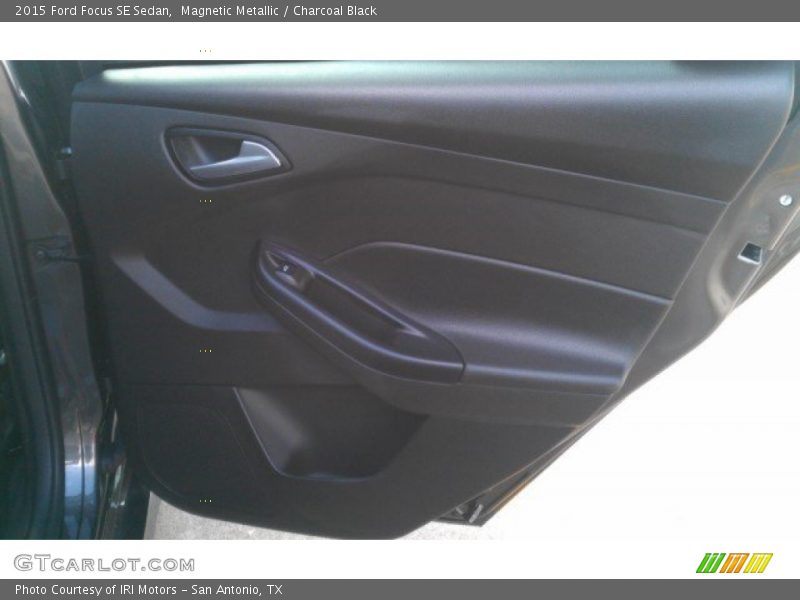 Magnetic Metallic / Charcoal Black 2015 Ford Focus SE Sedan