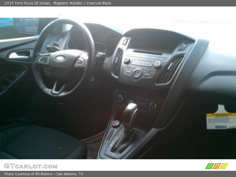 Magnetic Metallic / Charcoal Black 2015 Ford Focus SE Sedan
