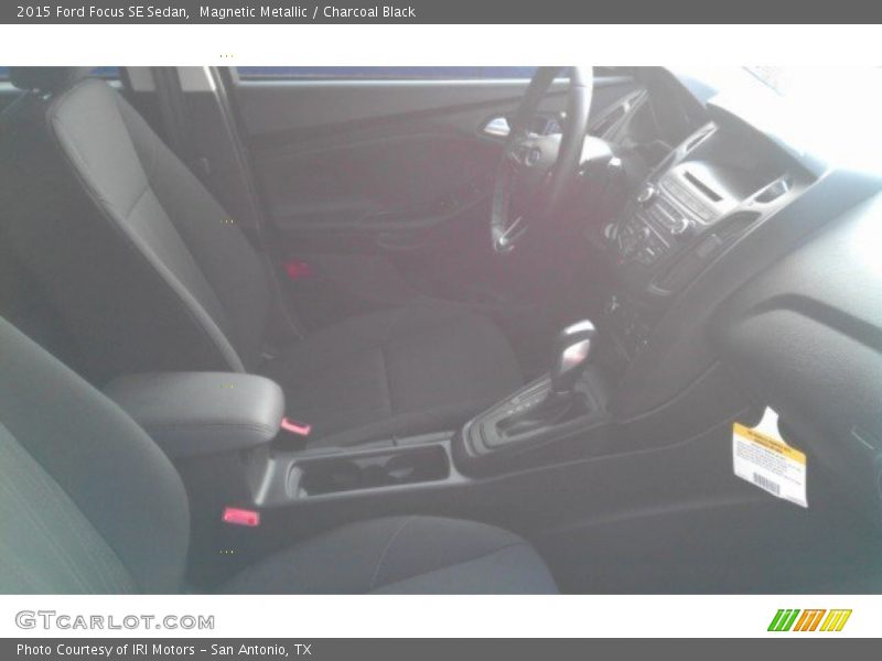 Magnetic Metallic / Charcoal Black 2015 Ford Focus SE Sedan