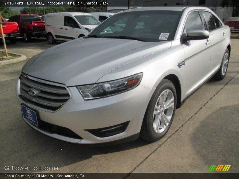 Ingot Silver Metallic / Charcoal Black 2015 Ford Taurus SEL