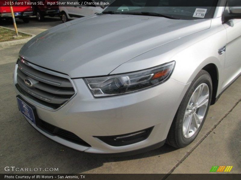 Ingot Silver Metallic / Charcoal Black 2015 Ford Taurus SEL