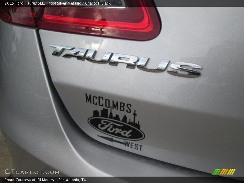 Ingot Silver Metallic / Charcoal Black 2015 Ford Taurus SEL