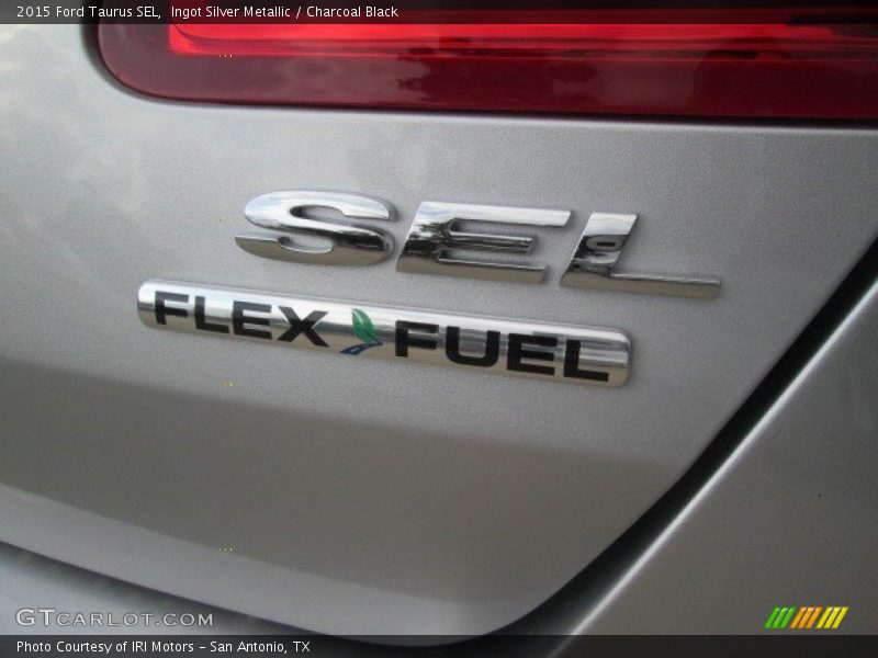 Ingot Silver Metallic / Charcoal Black 2015 Ford Taurus SEL