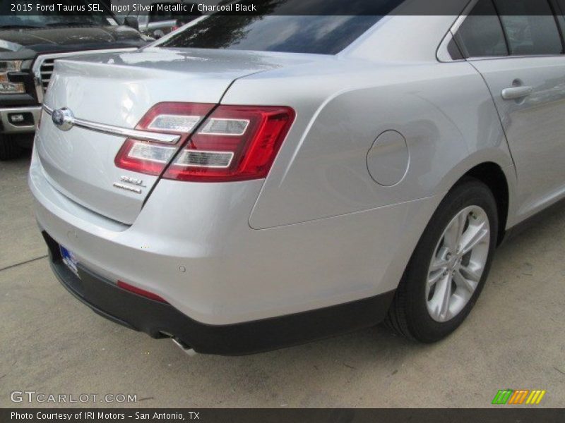 Ingot Silver Metallic / Charcoal Black 2015 Ford Taurus SEL